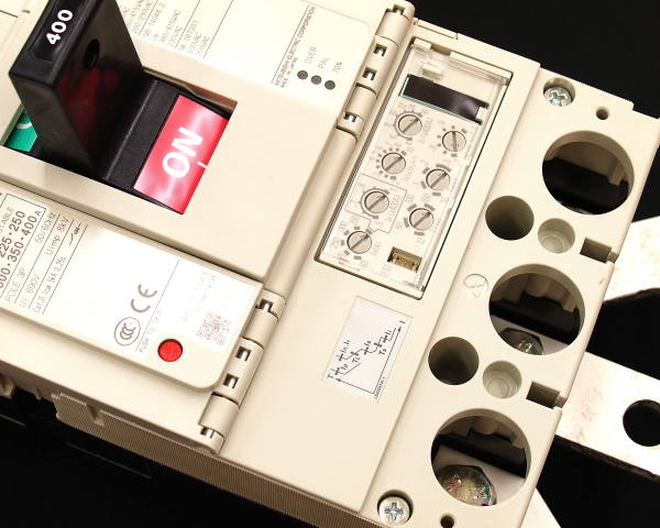 200-400A 690V ノーヒューズ遮断器 三菱電機 NF400-SEW 未使用 200-400A 690V ノーヒューズ遮断器 三菱電機 NF400-SEW 未使用