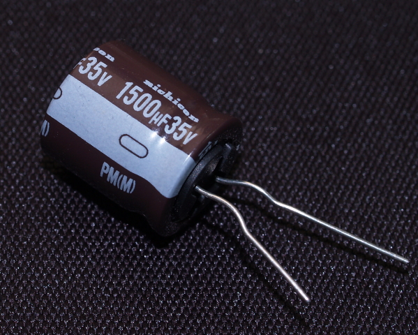 35V 1500μF　低インピーダンス電解コンデンサ　nichicon PM