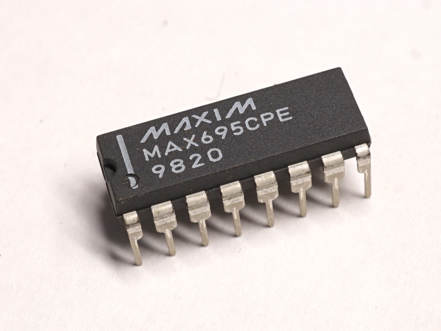 MAX695CPE マイクロプロセッサ―スーパーバイザリー回路