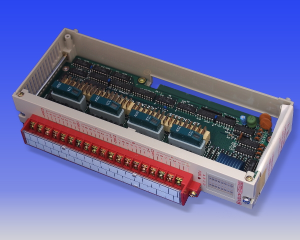 プログラマブルコントローラ　AC出力ユニット SHARP ZW-32S1T