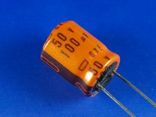 50V 100μF　高温度対応電解コンデンサGXE