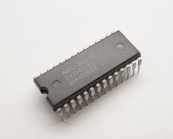 NEC μPD4364C-15L 8192×8bit SRAM