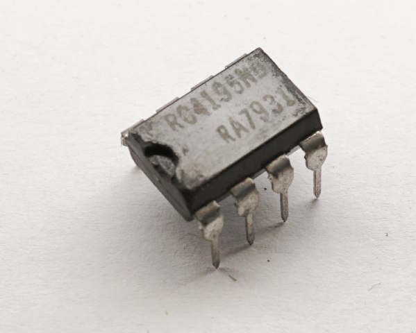 ±15V 電圧レギュレーター RC4195NB