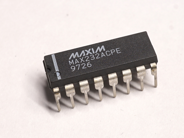 MAX232ACPE マルチチャンネル RS232 トランシーバー